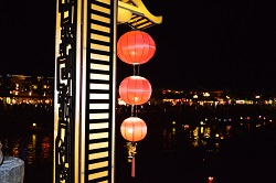 �z�C�A���i�C�g�}�[�P�b�g