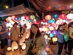 �z�C�A���i�C�g�}�[�P�b�g