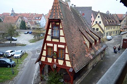 ���[�e���u���N