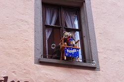 ���[�e���u���N