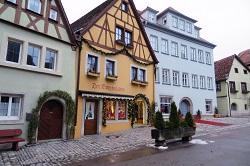 ���[�e���u���N